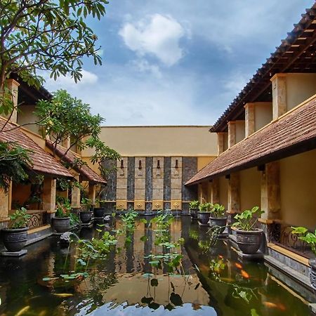 Lotus Garden Hotel Кедірі Екстер'єр фото
