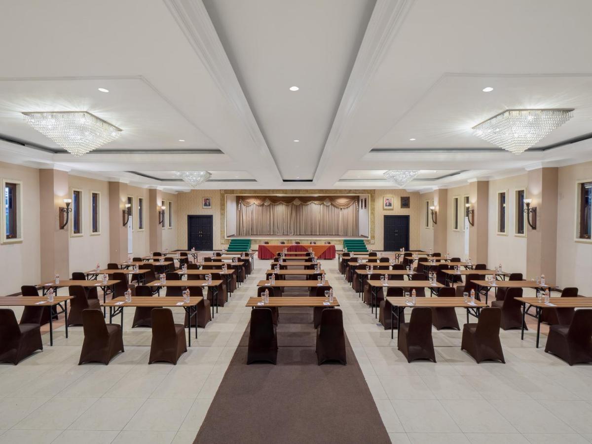 Lotus Garden Hotel Кедірі Екстер'єр фото