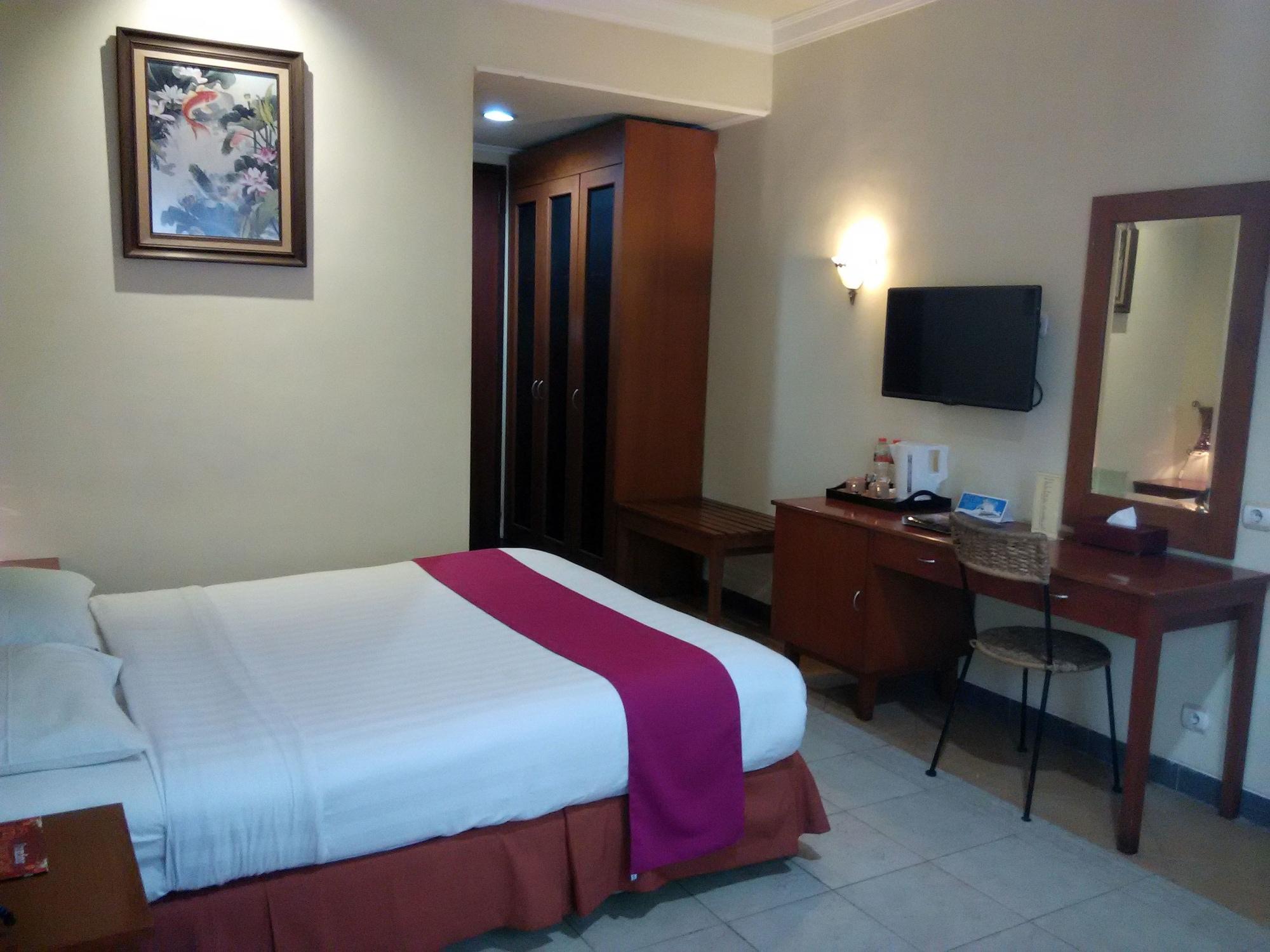 Lotus Garden Hotel Кедірі Екстер'єр фото