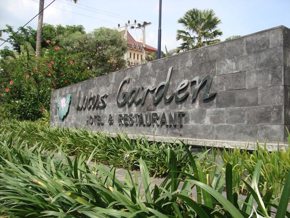 Lotus Garden Hotel Кедірі Екстер'єр фото