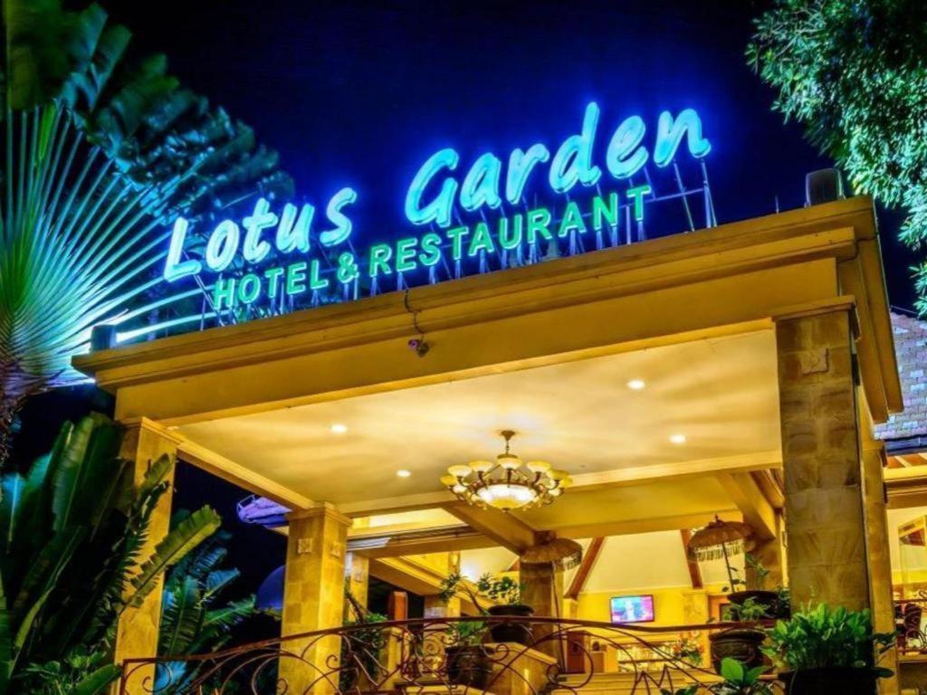 Lotus Garden Hotel Кедірі Екстер'єр фото