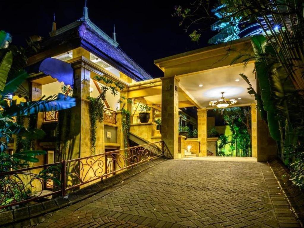 Lotus Garden Hotel Кедірі Екстер'єр фото