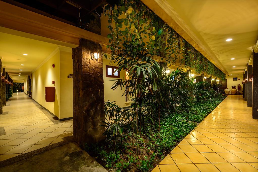 Lotus Garden Hotel Кедірі Екстер'єр фото