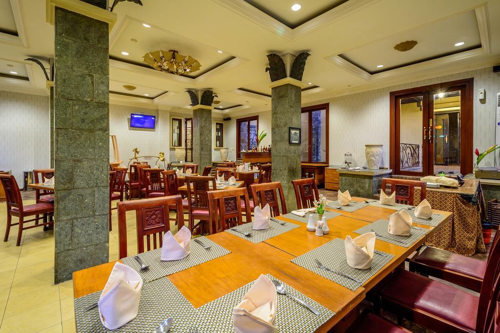 Lotus Garden Hotel Кедірі Екстер'єр фото