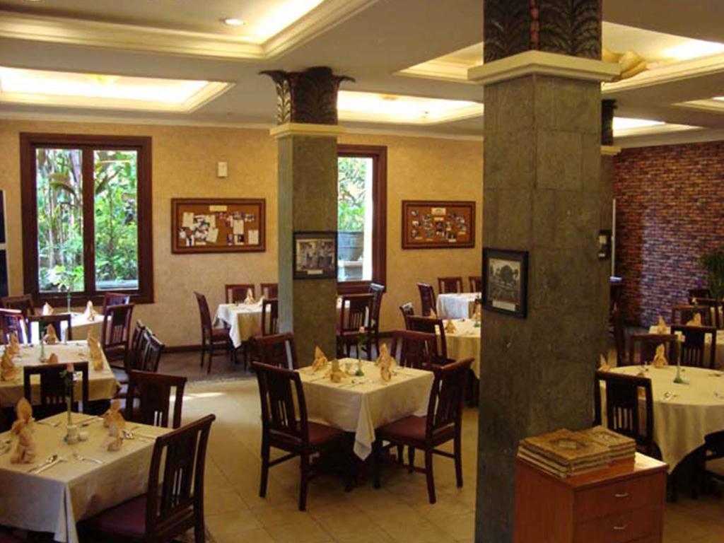 Lotus Garden Hotel Кедірі Екстер'єр фото