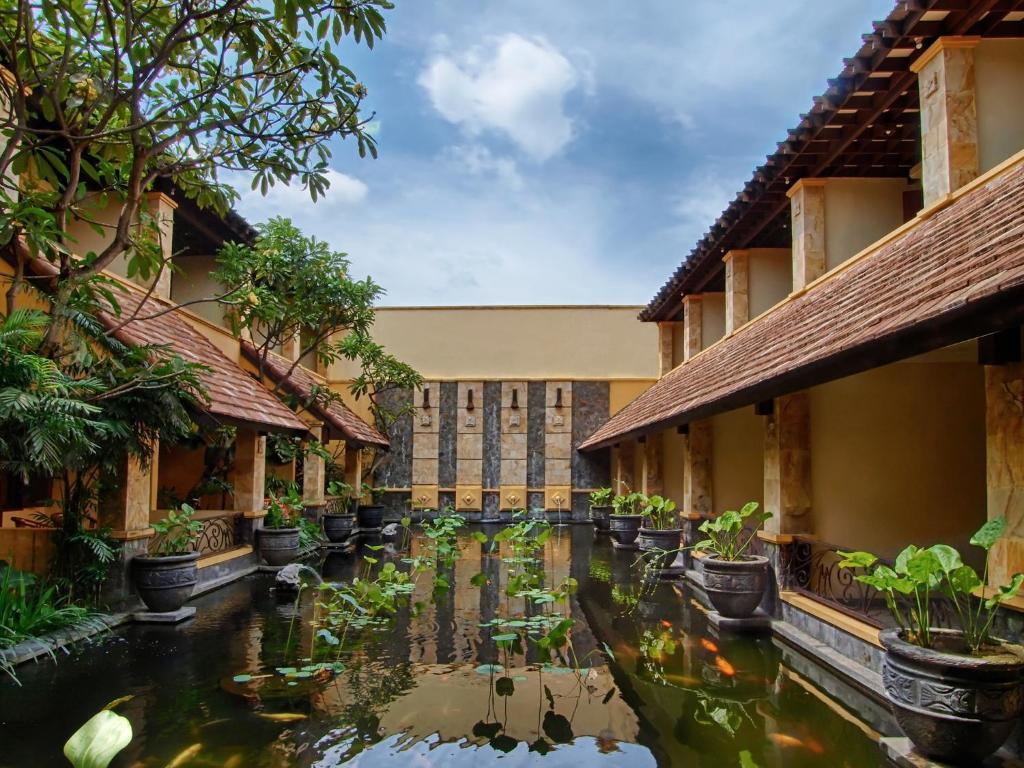 Lotus Garden Hotel Кедірі Екстер'єр фото