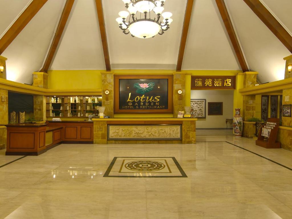 Lotus Garden Hotel Кедірі Екстер'єр фото