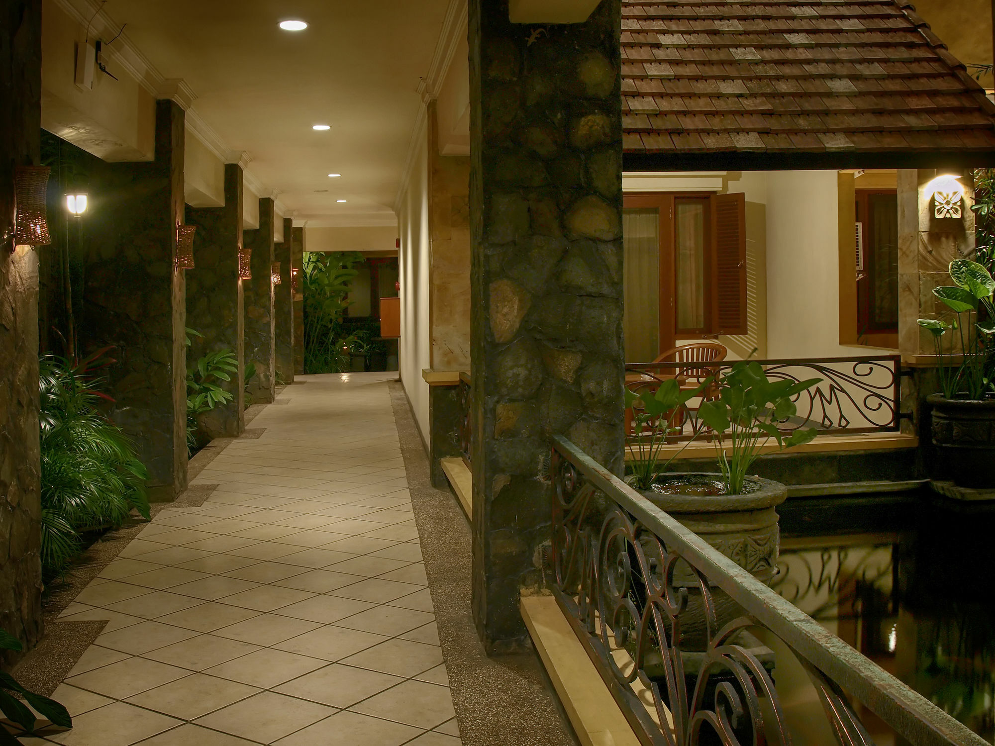 Lotus Garden Hotel Кедірі Екстер'єр фото
