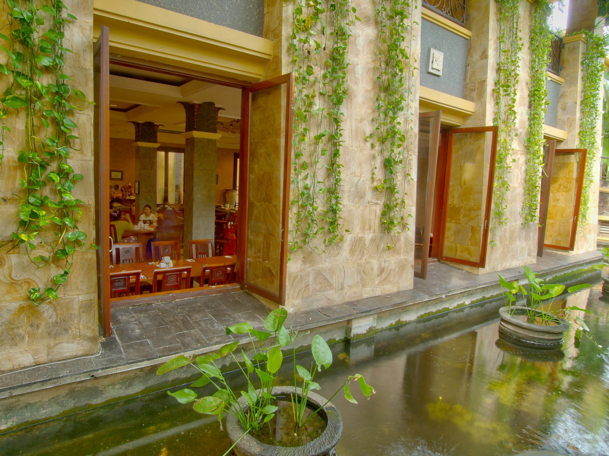 Lotus Garden Hotel Кедірі Екстер'єр фото